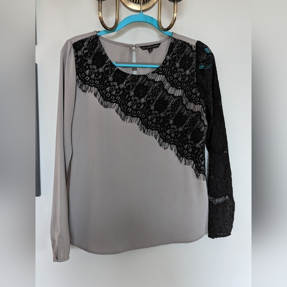 Dora Landa Asymmetrical Lace Blouse - Picture 2 of 9